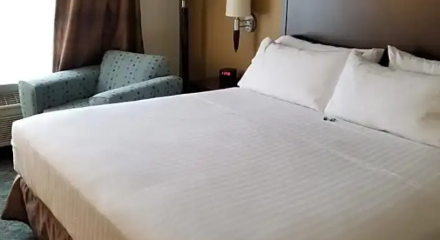 Одноместный люкс Holiday Inn Express Hotel & Suites Canton by IHG