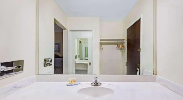 Номер Standard Days Inn & Suites by Wyndham Siler City