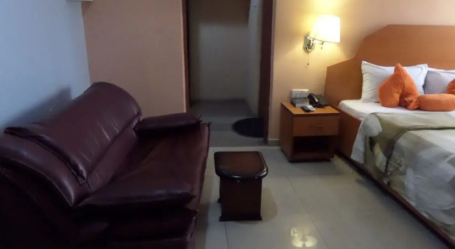 Camera Royal Koltol Paradise Inn