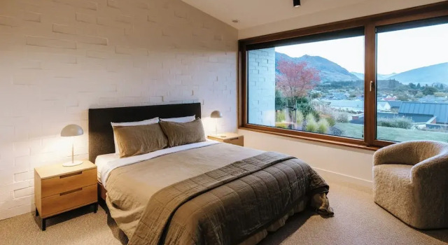 Коттедж Luxury The Brick House - Lake Views - Sleeps 10