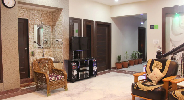 FabHotel Queen Palace by OYO Rooms