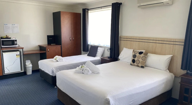 Четырёхместный номер Standard Timbertown Motel