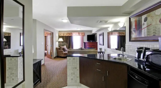 Номер Business Coast Weyburn Hotel