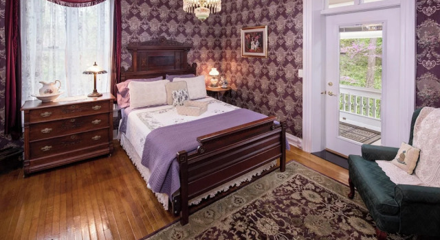 Одноместный номер Standard с балконом The Steamboat House Bed & Breakfast