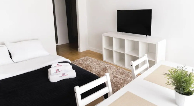 Апартаменты c 1 комнатой с балконом и с видом на город Hosapartments City Center
