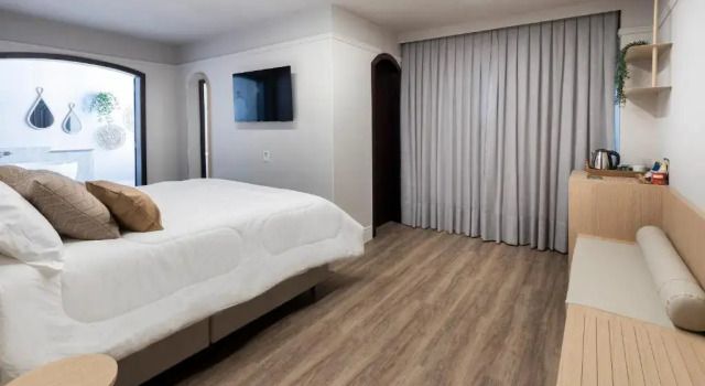 Двухместный номер Deluxe с балконом HM Hotel
