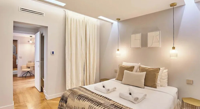 Sublime AC Apartment - Champs Elysees, Забронировать Апартаменты/квартира Отели Парижа с парковкой, рядом с Свято-Троицкий собор и Русский православный духовно-культурный центр, Парковка