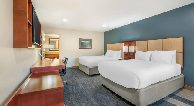 Четырёхместный номер Standard с видом на внутренний двор Best Western Plus Clocktower Inn