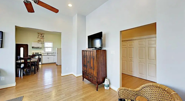 Renovated Historical - 2 Br Apts, Забронировать Дом для отпуска Галвестон Texas Gulf Coast, рядом с Rebecca Sealy Hospital