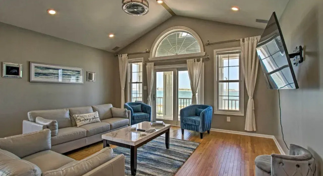 Idyllic Oceanfront Home on Atlantic City Boardwalk, Забронировать Отель Атлантик-Сити Джерси-Шор, рядом с Казино Golden Nugget Atlantic City