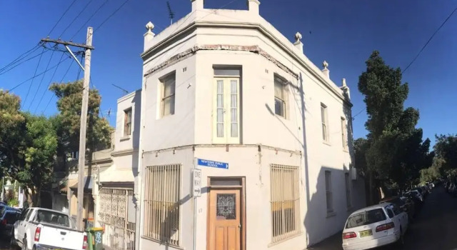 Spacious 3 Bedroom Terrace in Newtown, Забронировать Дом для отпуска Коттеджи Сиднея, рядом с Театр Enmore, Коттедж