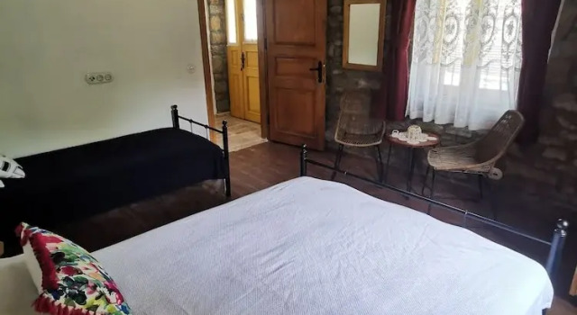 Трёхместный номер Standard с балконом Ilios Guest House