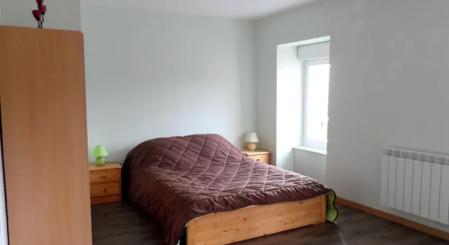 House With 2 Bedrooms in Chanteloup, With Wonderful Lake View, Furnish, Book Hotel Hoteller og overnatningssteder i Coudeville-sur-Mer, Hotel