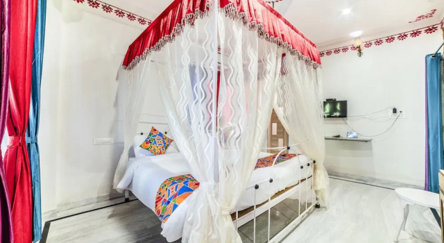 Двухместный семейный люкс FabHotel White House