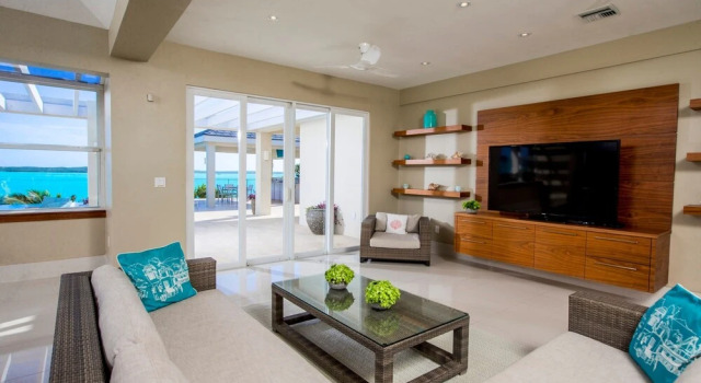 5 BR Waterfront Villa On Chalk Sound Blue Water