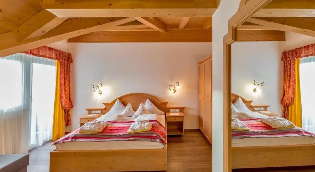 Hotel Kristall, Забронировать Отель Бизнес-отели Фальцес, 4* 5*