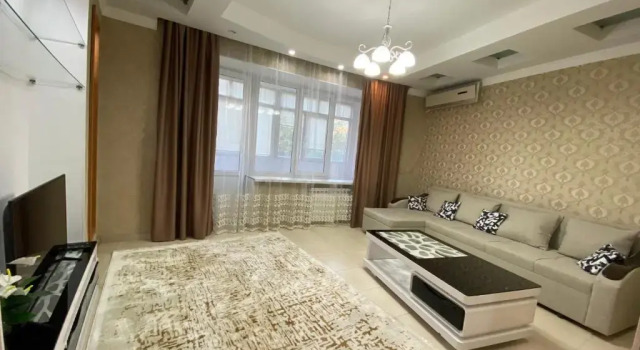 3-h komnatnye apartamenty v tsentre