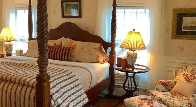 Captain David Kelley House Bed & Breakfast, Забронировать Отель «постель и завтрак» Отели Массачусетса 3 звезды, 3*