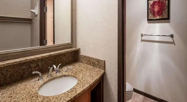 Standard Zimmer Apple Tree Inn; SureStay Collection by Best Western