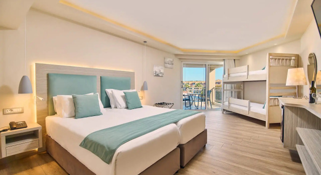 Номер семейный Standard с видом на бассейн Tsilivi Beach Hotel Zakynthos