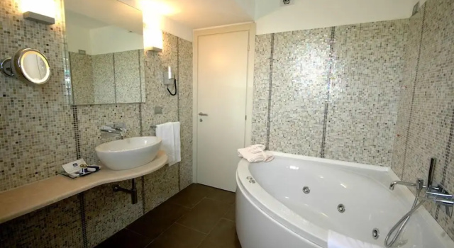 Полулюкс с балконом Hotel Langhe & Monferrato
