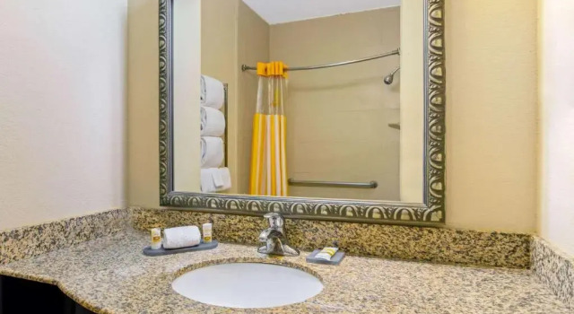 Двухместный номер Executive La Quinta Inn & Suites by Wyndham Ft Worth-Burleson