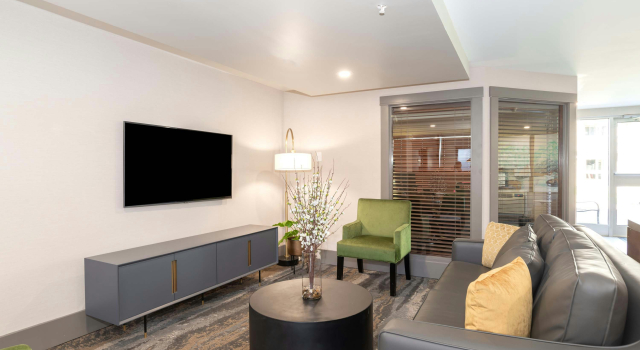 Sandman Hotel Suites & Spa, Regina, Book Hotel Regina Saskatchewan