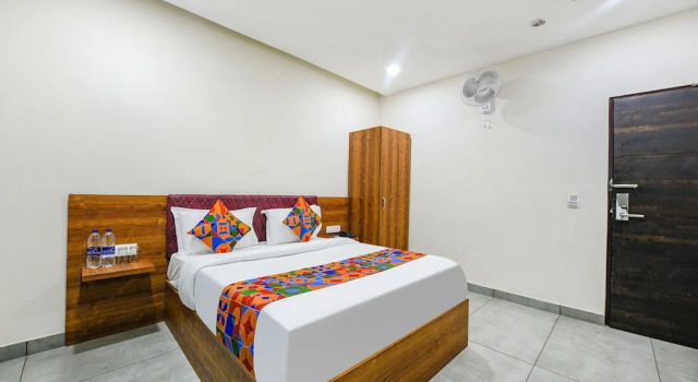 Номер Premium FabHotel HC Dream Majestic