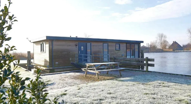 Woonboot Sweltsje, Buchen Sie Ferienwohnung Earnewâld 