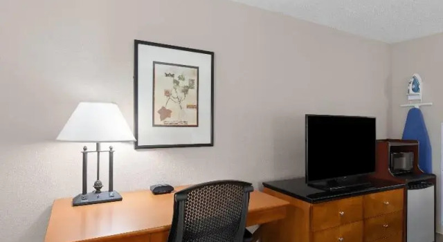 Четырёхместный номер Standard Baymont by Wyndham Knoxville I-75