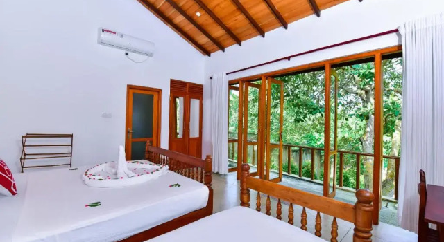 Трёхместный номер Deluxe с балконом и с красивым видом из окна Romaya Villa