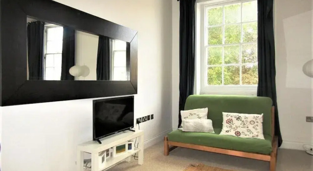Large Private Double En-suite - 5