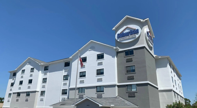 Кровать в общем номере Suburban Studios near Panama City Beach
