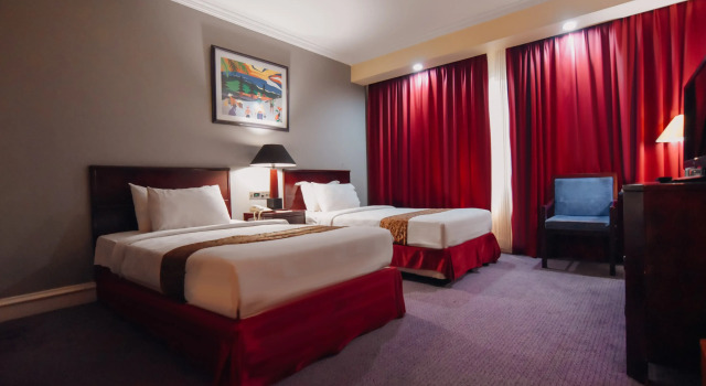Twin Junior Suite Surabaya Suites Hotel Powered by Archipelago