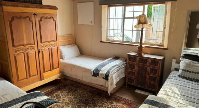 "room in B&B - Adnaan's Secret Garden: Blue Room", Boek Bed and Breakfast Johannesburg Gauteng