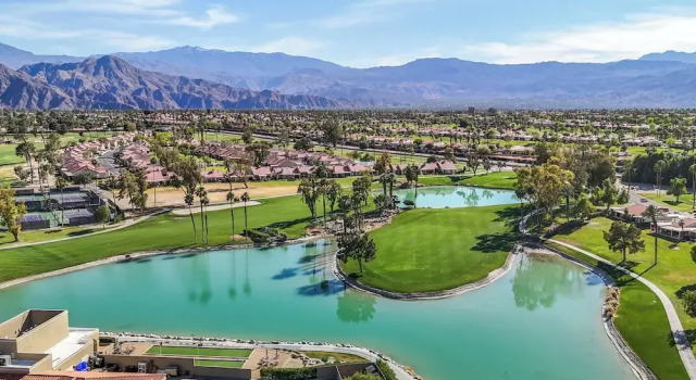 Апартаменты Golf & Swim: Country Club Condo in Palm Desert