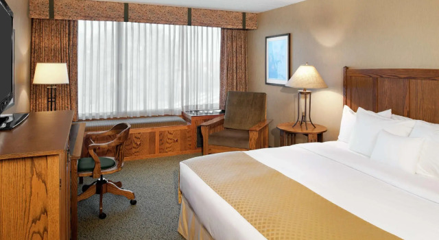 Четырёхместный номер Standard DoubleTree by Hilton Libertyville-Mundelein