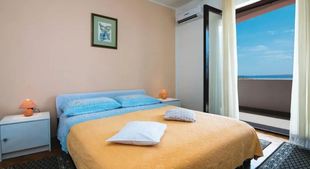 Stunning Apartment in Lukovo Sugarje With 3 Bedrooms, Wifi and Outdoor Swimming Pool, Rezerwuj Apartament Lukovo Šugarje 