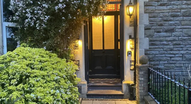 Number One Hundred Bed And Breakfast, Забронировать Отель «постель и завтрак» Отели Кардиффа 3 звезды, рядом с Торговый центр "Кэпитол", 3*