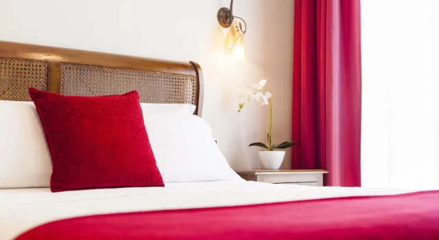 Четырёхместный семейный номер Standard с балконом Hotel Arce
