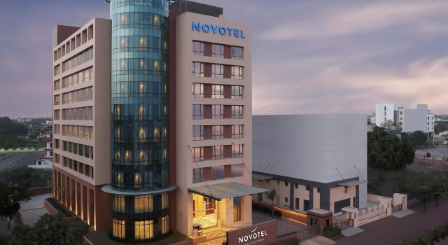 Novotel Lucknow Gomti Nagar, Забронировать Отель Гомти Нагар 