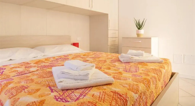 IseoLakeRental - Blondie House, Buchen Sie Hotel Hotels in Iseosee mit Parkplatz, Parkplätze