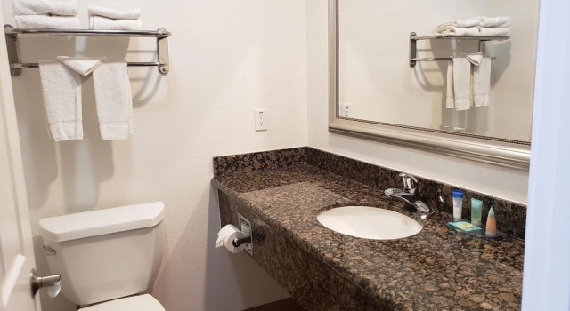 Номер Comfort Fairview Inn & Suites