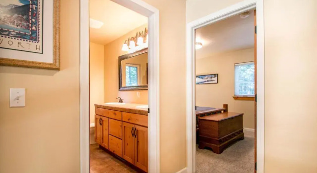 Getaway Moose Apartment 3 NW Comfy Cabins, Book Lejlighed Hoteller i Plain med parkering, Parkering