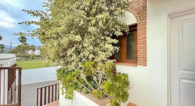Вилла Sunlit Villa near Golf