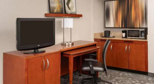 Четырёхместный номер Standard с балконом Sonesta Select Miami Lakes