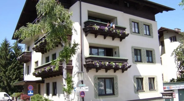 Magali's Bed & Breakfast, Забронировать Отель Отели Целль-ам-Зе с бассейном, рядом с Целлер-Зе, Бассейн