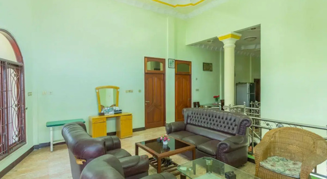 RedDoorz at Senaz Guesthouse Mataram, Book Hotel Hotels in Lombok with Parking, Parking