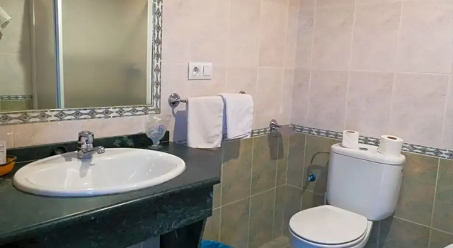 Трёхместный номер Hotel Alfar