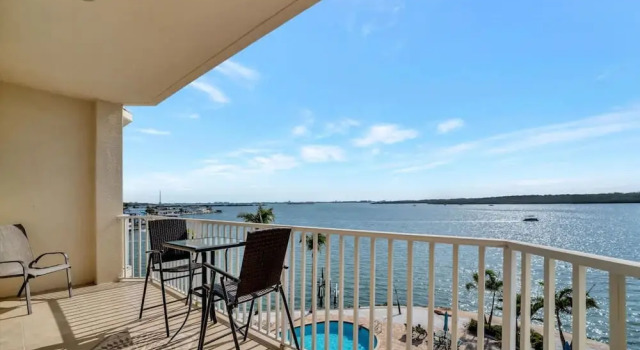 Sunlit Bayview Suite Balcony Pool Hot Tub